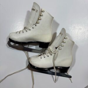 Bauer Kids Girls White Leather Figure Skates Size 12 w/ ICM Astra Blades Vintage